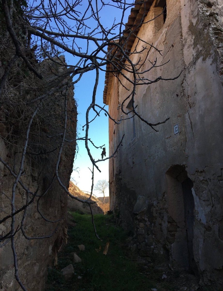 martamasies's tweet photo. El propietari d'una casa del segle XVIII de Tartareu (Noguera) ven la seva casa a un preu simbòlic de 300 €. Li cal una restauració integral, no té serveis però al carrer on està hi arriben. Si hi esteu interessats o necessiteu més info contacteu a garsonet@hotmail.com https://t.co/SMN7fCoJ5T