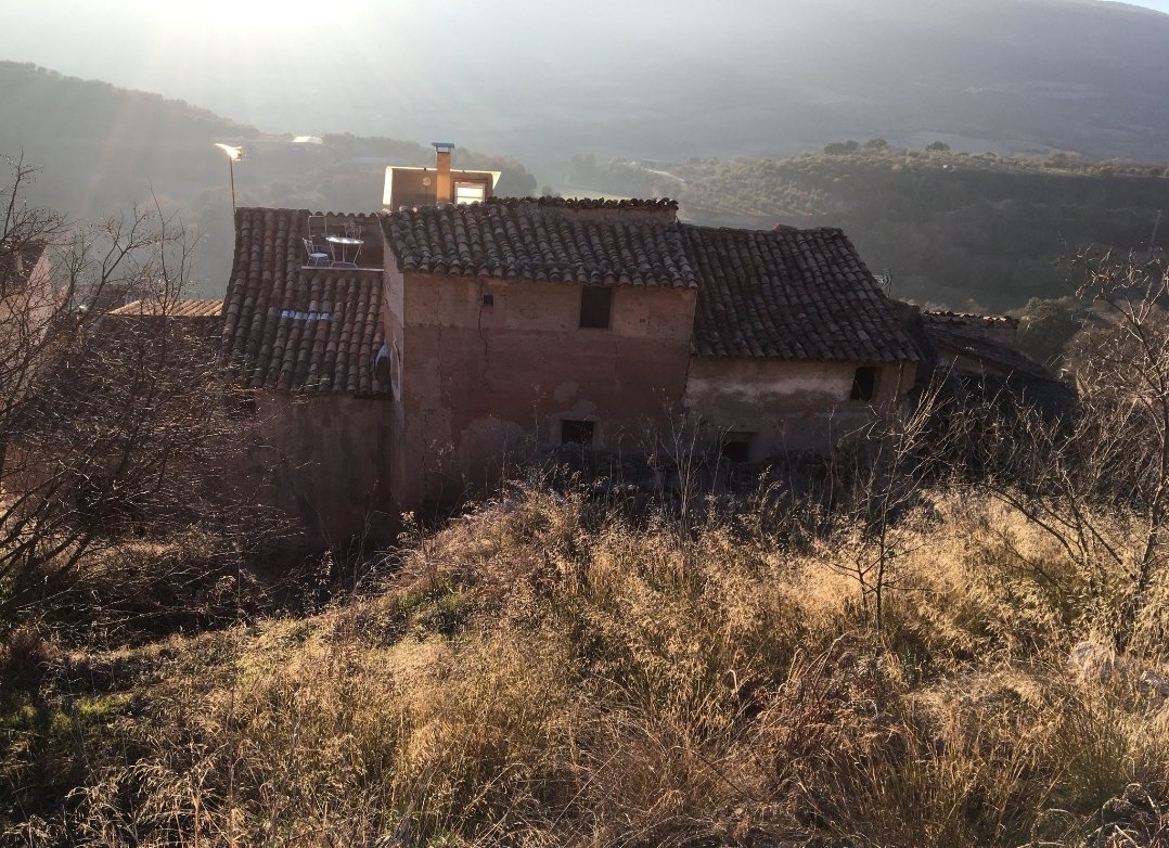 El propietari d'una casa del segle XVIII de Tartareu (Noguera) ven la seva casa a un preu simbòlic de 300 €. Li cal una restauració integral, no té serveis però al carrer on està hi arriben. Si hi esteu interessats o necessiteu més info contacteu a garsonet@hotmail.com