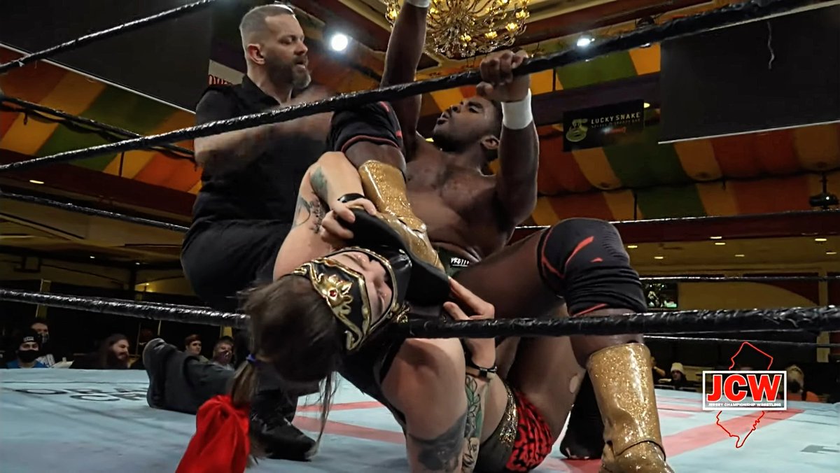 CharlotteKyoto's tweet photo. #EdithSurreal vs #FrontmanJah @ #JCWDeadEnd https://t.co/Ec5OVap7Tk