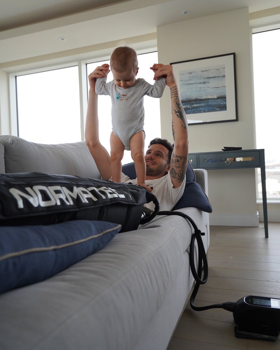 saulniguez's tweet photo. Recovery time with my princess 👸🏽👶🏻 https://t.co/OSbcyxFRha