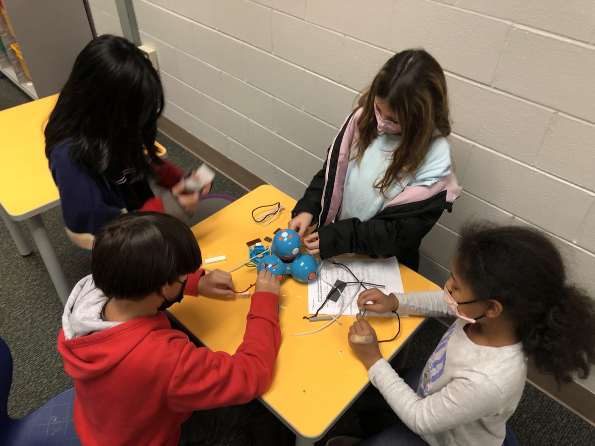mccoy_n48's tweet photo. 4th grade Module 2 Performance Task +  Dream Lab Flex Time = 4 C's!  Thank you Mrs. Kurtz!! @AdamsYRES @AdamsAviator @allisonmkurtz https://t.co/Uk5DdixKvN