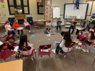 usd305libraries's tweet photo. Oakdale Library: New books have arrived and 1st grade played musical chairs to see them! Each chair held a stack of new books. Once the music stopped, students found a seat, and looked through the stack! We had a great time! #why305 #305libraries #librariesmatter https://t.co/Lb9QFaSh3g