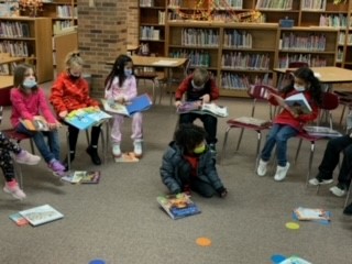 usd305libraries's tweet photo. Oakdale Library: New books have arrived and 1st grade played musical chairs to see them! Each chair held a stack of new books. Once the music stopped, students found a seat, and looked through the stack! We had a great time! #why305 #305libraries #librariesmatter https://t.co/Lb9QFaSh3g