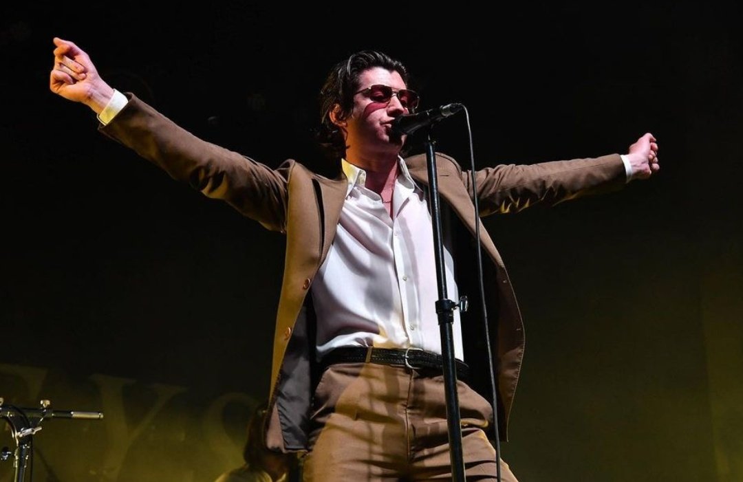Happy birthday to this rockstar, the best wishes for u, I admire you and love you a lot, Alex Turner<3 