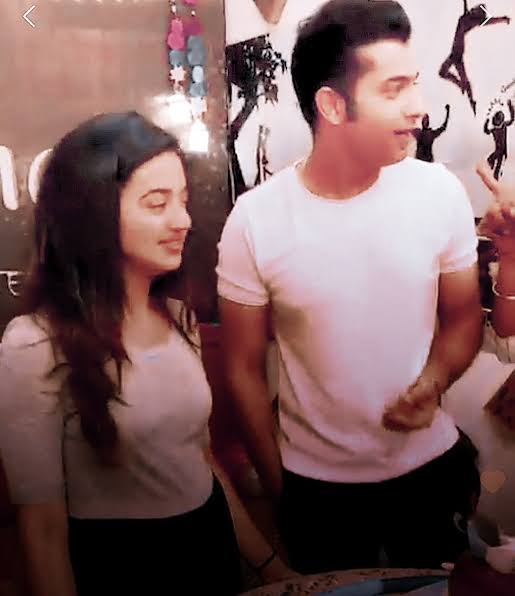 SharadzShreya's tweet photo. Happy Birthday #HellyShah Hella 🎉 May God bless you always and lots of love to you 💕

Janmadin Mubarak Helly 
#SharadMalhotra #HellyShah https://t.co/8wnuQVyC6T