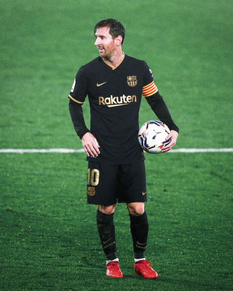 OSAMAMESSIFC's tweet photo. أفضل طقم أرتداه ميسي 𝗟𝗘𝗢🖤🖤 https://t.co/2rJNZoXpqO