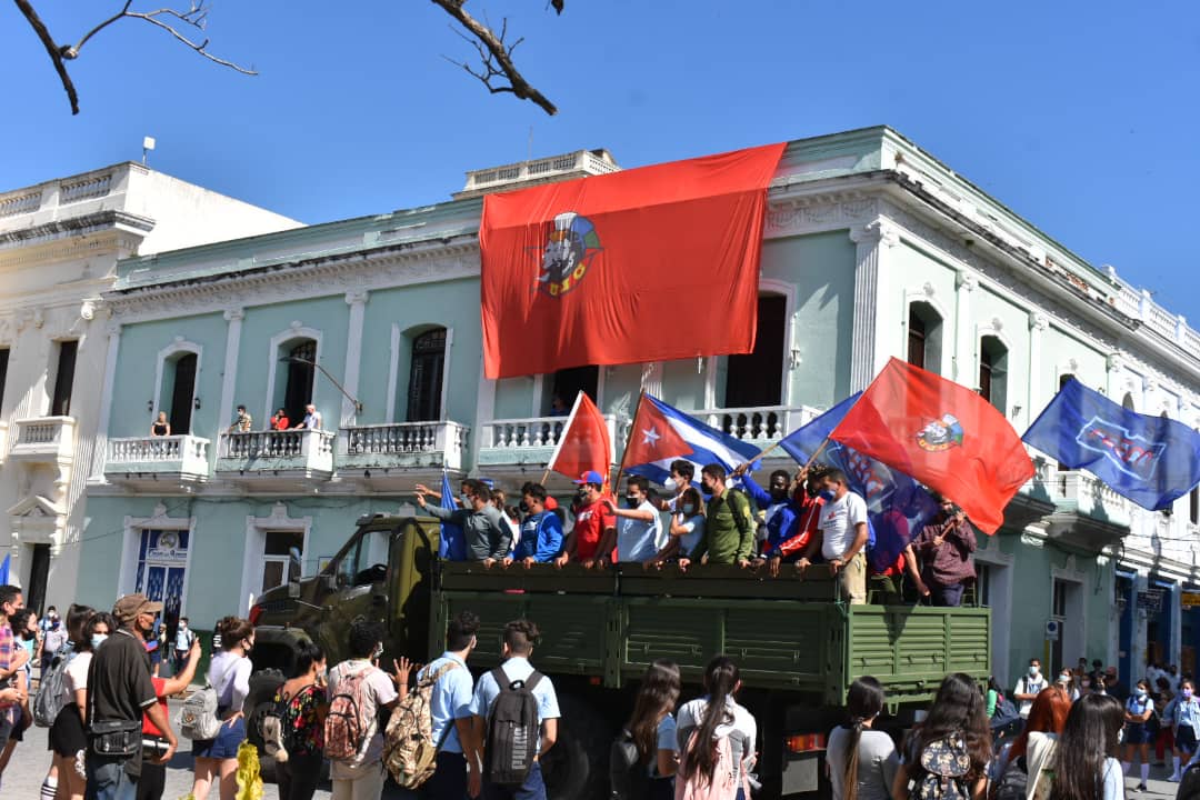 portal_villa's tweet photo. #SantaClara de Marta Abreu y el #CheGuevara, están presentes conmemorando aquella entrada triunfal, donde los recuerdos, la historia y la obra de la revolución siempre ha estado presente.
6 de enero, entrada de la Caravana de la Libertad a #VillaClara https://t.co/2gtzWeJ3IP