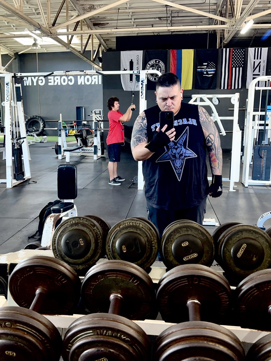 DJ_KM's tweet photo. #StaySomeWhatLessFatterWithKM shirt by @BlackCraftCult #IronCoreGym πͺπ»ππ€π» https://t.co/iLAeE0KubN