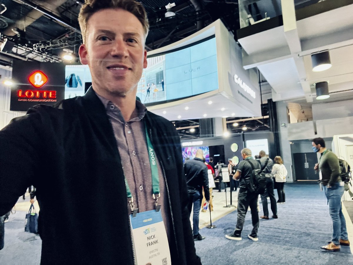 NickJFrank's tweet photo. Made it to #CES ! https://t.co/KZeMcwQYTi