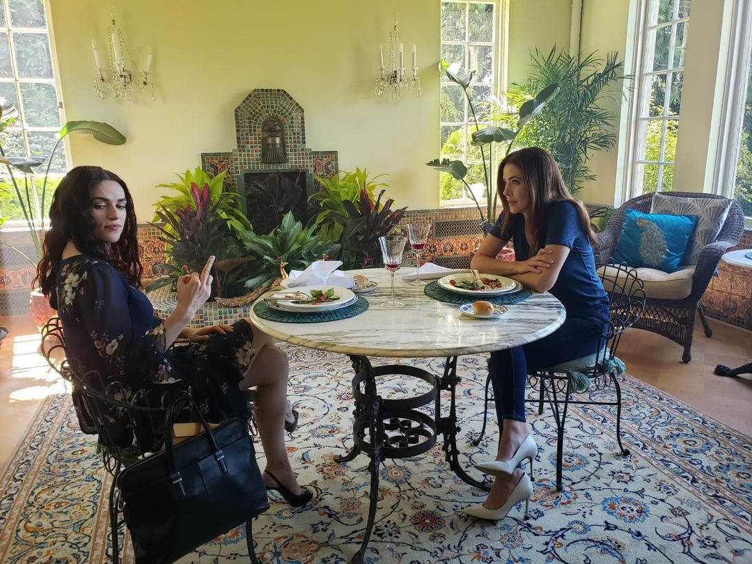 ultimatemcgrath's tweet photo. MLevi Art nos comparte nuevas/antiguas fotos de Katie McGrath en el set de #Supergirl, durante la quinta temporada
https://t.co/XTazmrAvT7 https://t.co/9HpfjRo0EB