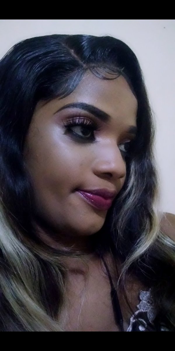 Sheldineetienne's tweet photo. Bonne année à vous 😘😘 https://t.co/QejTKn4KKI