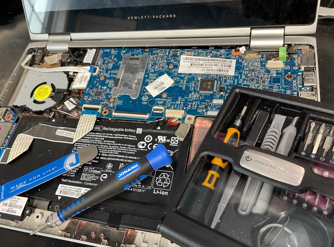 JonardTools's tweet photo. β° Time to #CleanYourComputer & other devices!
#ItsEasy. Open your device with #tools from the #JonardTools Smartphone & Tablet Repair Tool Kit (TK-19), then use compressed air & a lint-free cloth to get rid of any #DustAndDebris.
For more: https://t.co/J7fqzMJXkb
#Jonard #DIY https://t.co/2J86Ll1mCE