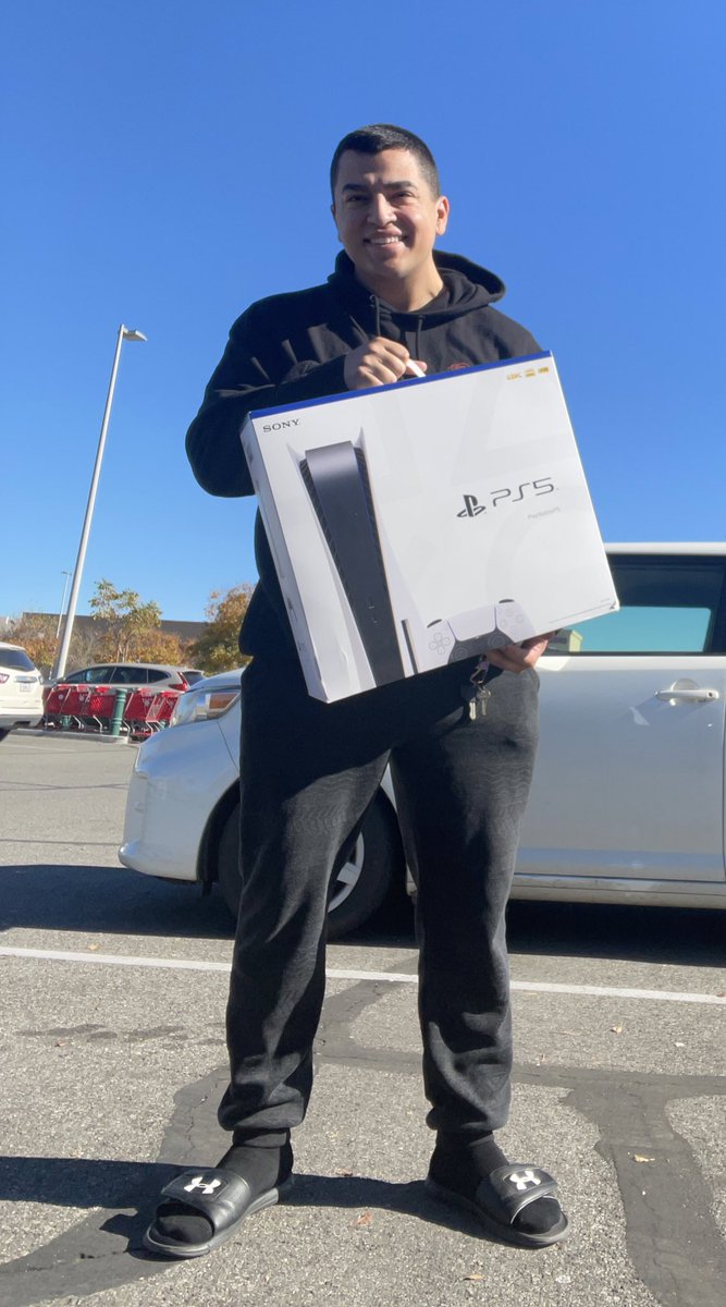 IsaacThePanda's tweet photo. Shoutout to @Wario64. Make sure to keep those notifications ON. Y’all. My guy came thru today 👊🏽 
#PS5 #PSRestock #Target 

https://t.co/FsOOg9PFWe https://t.co/68SQrT0jBp