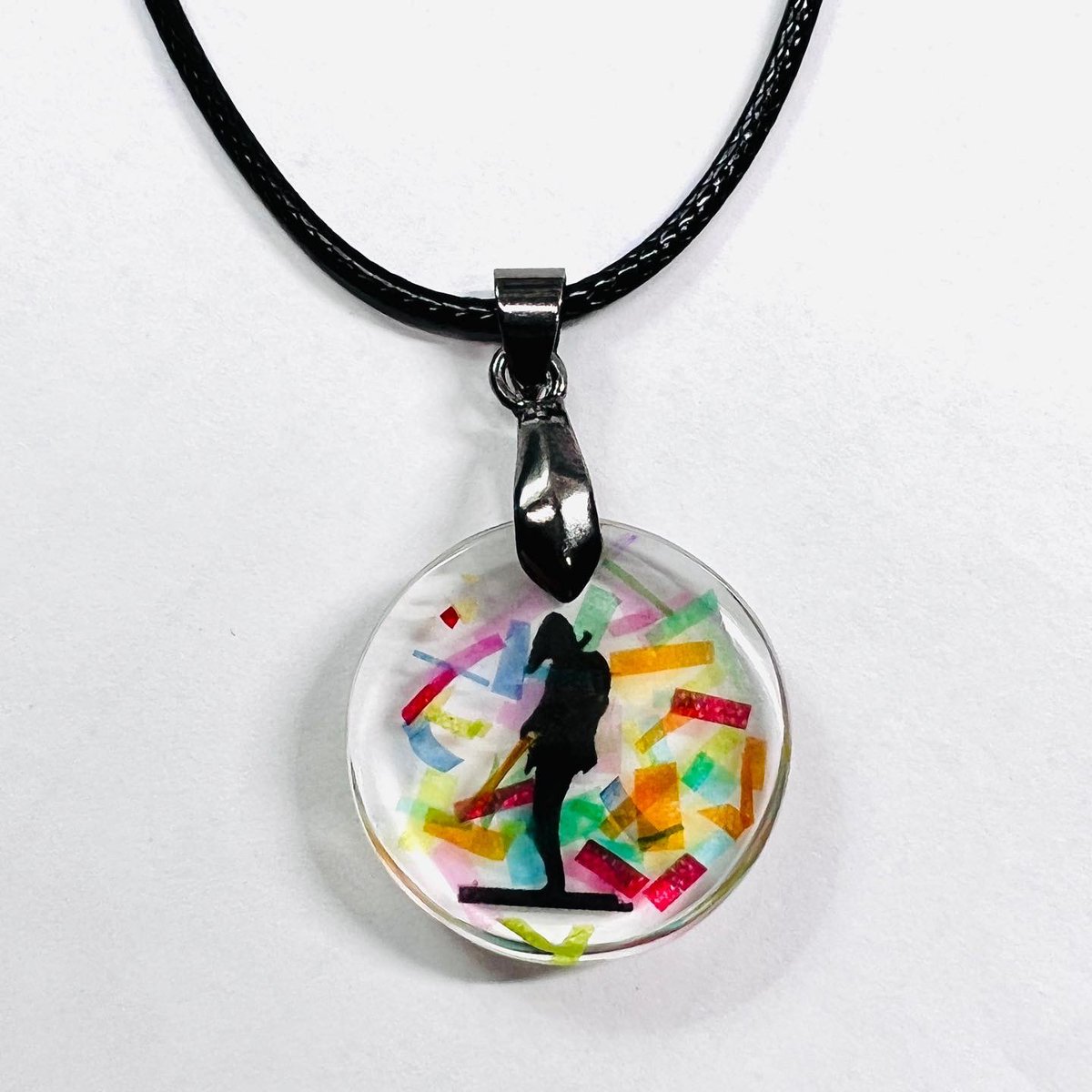 ZaoNecklaces's tweet photo. The Tame Impala confetti from the Slow Rush tour in Chicago now with a silhouette.
Preserved confetti is on my shop https://t.co/GakEgr0ui4
#tameimpala #slowrush #slowrushtour #confetti #confettinecklace #confettijewelry #kevinparker https://t.co/A2I8La3oro