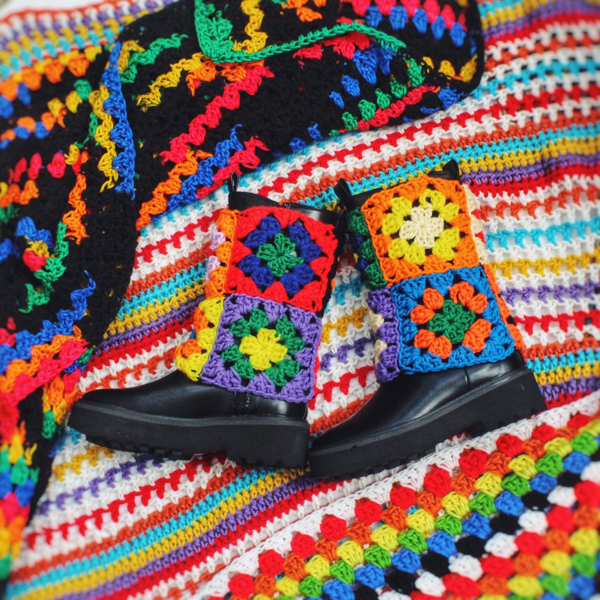 DreamCrochet's tweet photo. 🌈🧶 made these, handmade crochet granny square boot cuffs for some diy fun ✨✌🏾 https://t.co/aZWQ8ikRYP