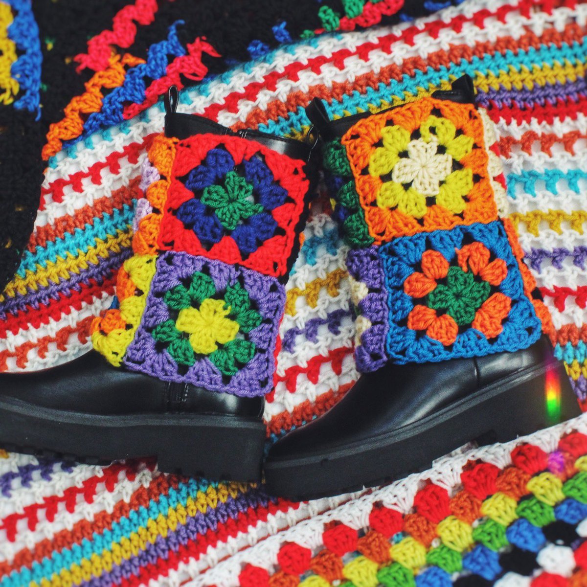 DreamCrochet's tweet photo. 🌈🧶 made these, handmade crochet granny square boot cuffs for some diy fun ✨✌🏾 https://t.co/aZWQ8ikRYP