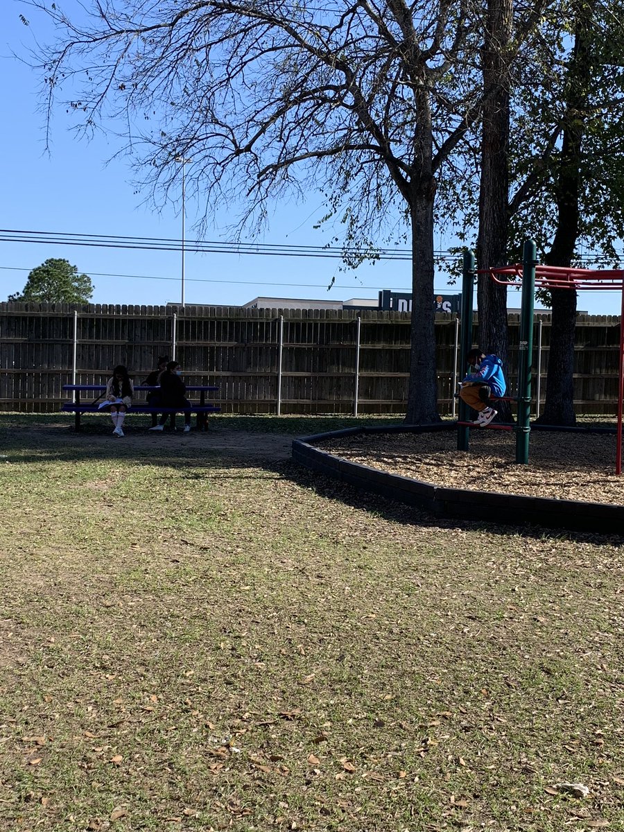 Wittesclass's tweet photo. Writing about nature using our 5 senses. #gettingreadyforpoetry 💚 #wildcats #writing @HumbleISD_HE https://t.co/V2z03QXqJ3