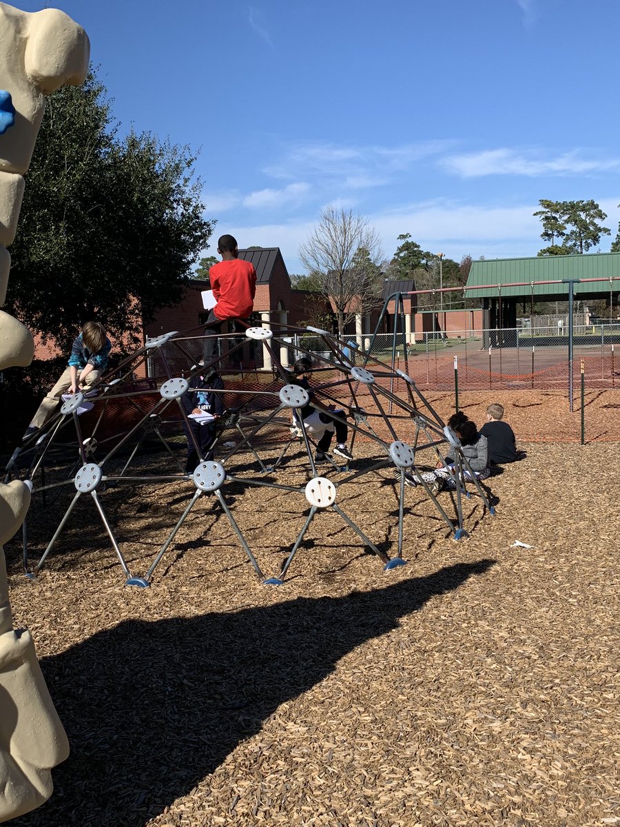 Wittesclass's tweet photo. Writing about nature using our 5 senses. #gettingreadyforpoetry 💚 #wildcats #writing @HumbleISD_HE https://t.co/V2z03QXqJ3