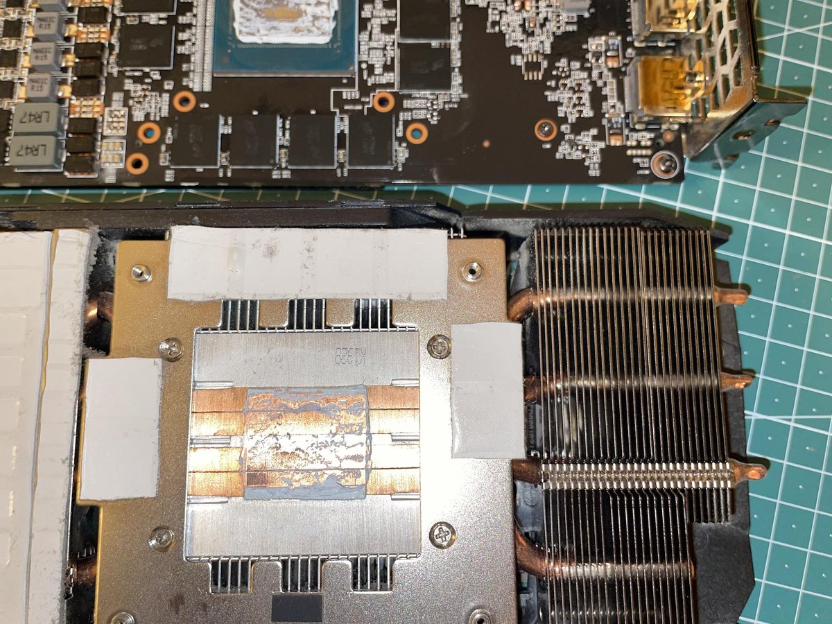 Penishooft's tweet photo. @GamersNexus In over 20+ of building computers I've never seen such a poor thermal paste application as I have with my Gigabyte RTX 2060S. After 2 years of poor temps and Gigabyte threatening to void my warranty if I repaste I went ahead anyway and was shocked to find this https://t.co/NhAJDflHya