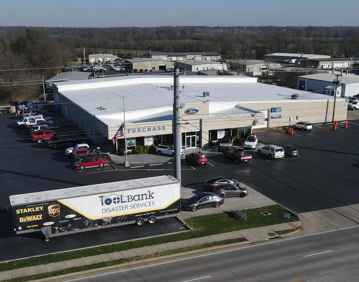 ToolBankUSA's tweet photo. Great areal shot of our ToolBank Disaster Services 53' trailer at Purchase Ford in Mayfield, KY. We're stocked with tools for clearing debris, tree removal, and cleanup.
#toolbank #toolsforchange #toolsforhope #disasterrelief #disasterrecovery #mayfield #dawsonsprings #Kentucky https://t.co/Ao7IQY7njm