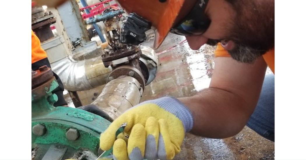 EmpoweringPumps's tweet photo. Advanced tools enhance your basic senses, but that doesn’t mean you should ignore those senses in the field. Register for this webinar to learn six simple #FieldTests that use #materials on hand and your senses. https://t.co/a4z7Eg1SSQ #PumpTalk @SEPCO #SealingEquipment https://t.co/bLOLP0Yku7
