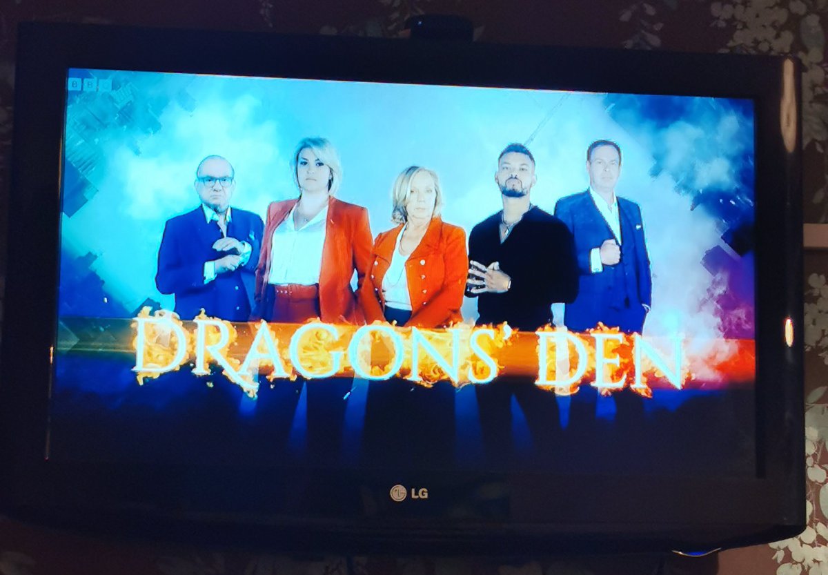 Jumping back over to twitter to watch @SteveBartlettSC on <a href="/BBCDragonsDen/">BBC Dragons' Den</a>
Hoping for a cheeky follow back 🙏😉 #DragonsDen