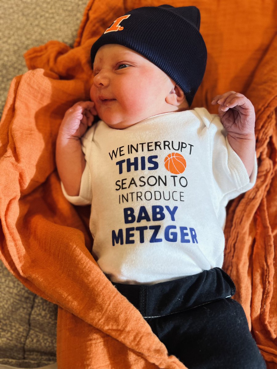 Coach_Metzger's tweet photo. @MonicaMetzger11 &amp; I would like to introduce our new teammate.

Scarlett Jordyn Metzger
7lbs 13oz
21 inches
Born on 1-5-2022 at 7:16pm

Monica &amp; Scarlett are doing great and are healthy! 

Scarlett loves attempting to eat her fingers, being swaddled, and all things Orange/Blue! https://t.co/ixHXn7VDiH