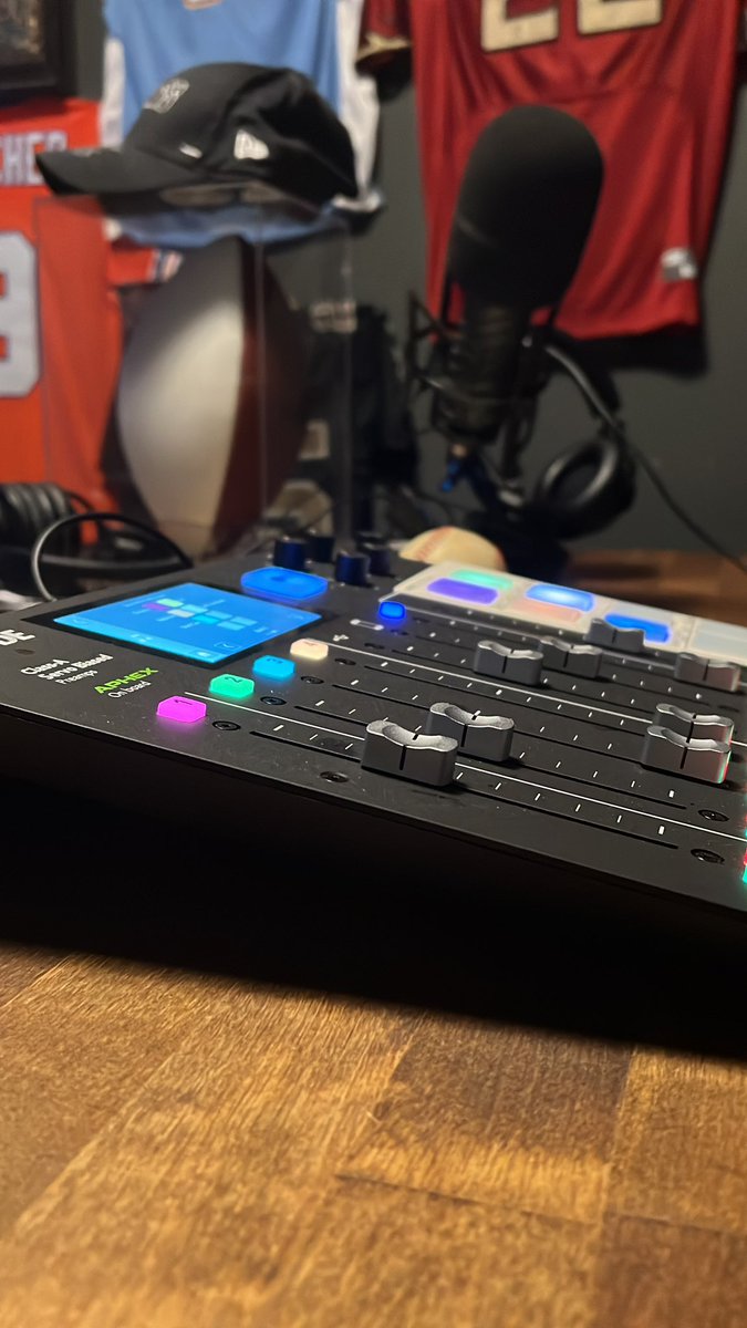 canceluspodcast's tweet photo. 1st day back in the studio for the new year! What! Is! Up! https://t.co/AHd3GNNKsi