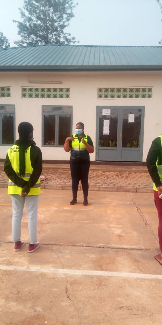 KATUREBEMoses2's tweet photo. Ku Kigo cy'Urubyiruko cya Karere ka Nyagatare muri gitondo hakorerwa #Joc mbere yuko hatangira Ubukangurambaga #Covid 19 muri #NyagatareCity. Thank you V/M Assoc #MurekateteJuliet for warm up message @NyagatareDistr @YouthCultureRW @RyvcpNyagatare @rukundomike @WKabagamba https://t.co/lI4GjV47F7