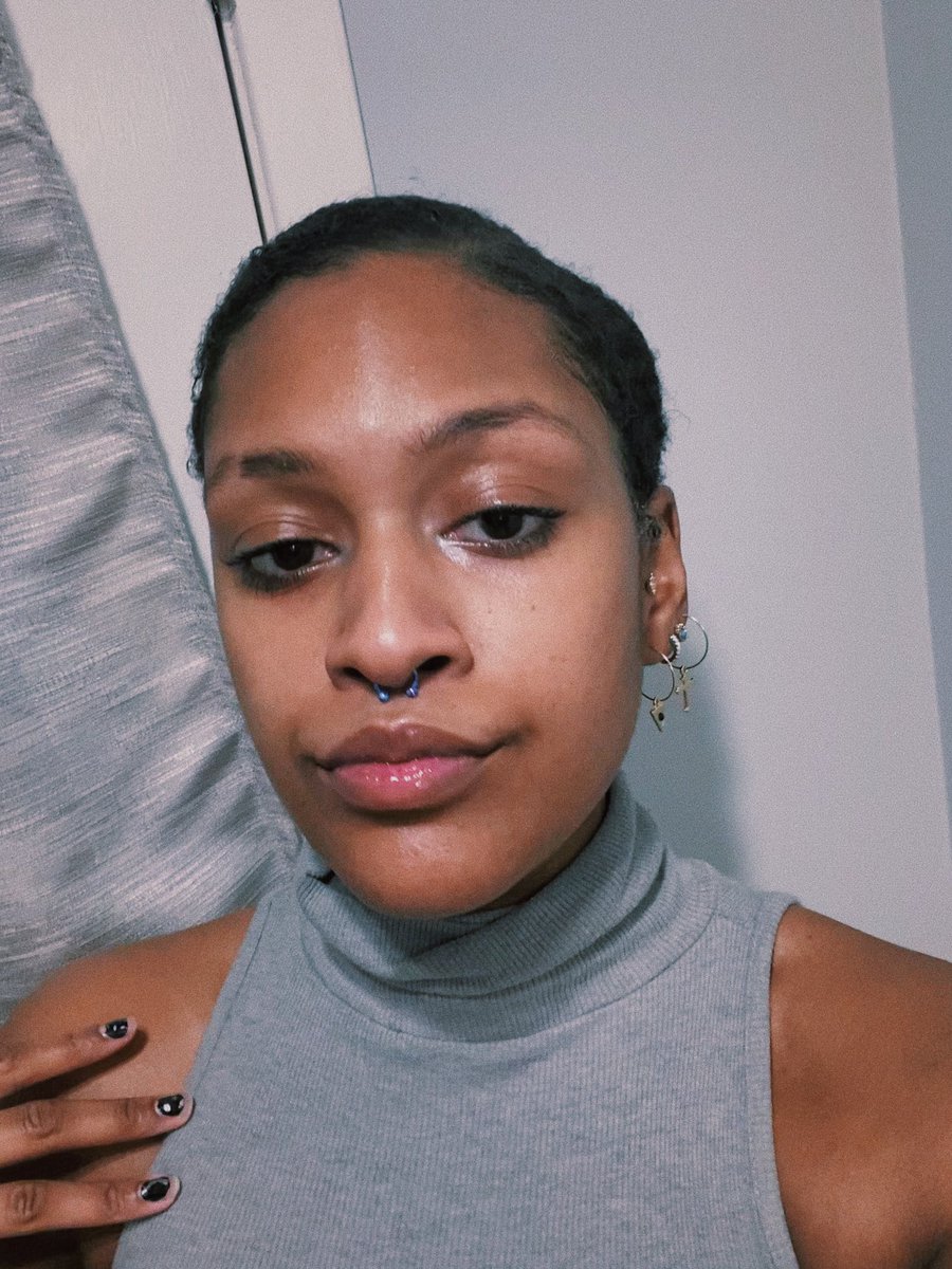 lashonaa_'s tweet photo. hi i took selfies https://t.co/XTsPJcOqml