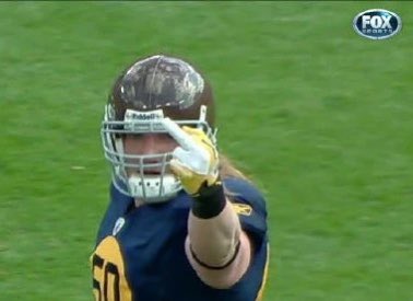  Happy mf bday! Throwback to the most classic AJ Hawk picture of all time. 