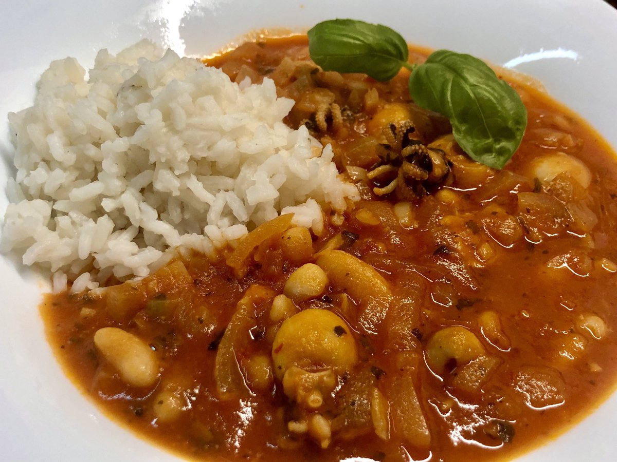 We followed and modified a #Portuguese recipe to make this really Scrumptious and Satisfying #Cuttlefish and #White #Bean Stew ⁦<a href="/TheCat_Max/">Max The Cat</a>⁩ ⁦<a href="/Averyslondon/">Mark Avery living life in Portugal</a>⁩
