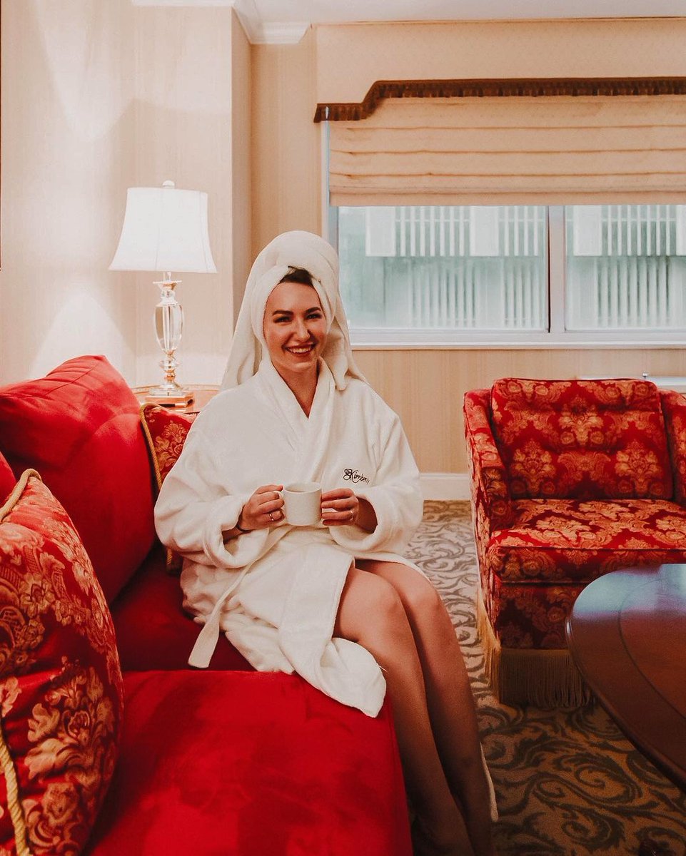 kimberlyhotel's tweet photo. Morning vibes at #thekimberlyhotel in NYC ☕️🧖♀️❤️ We just had to get away for a little staycation, and the Kimberly Hotel was just the spot!
- 📸 @chantillysongs
#newyear #newyearseve #happynewyear #2022
#forbestravelguide #futuretravelguide #hotel #thekimberly #newyork https://t.co/2b8zXNCheJ