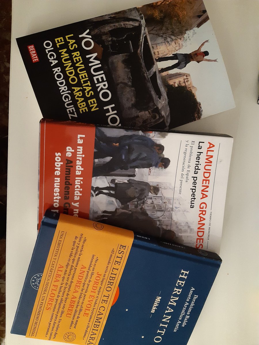 vistateatral's tweet photo. Grandes regalos. Que mejor manera de empezar el año que con #AlmudenaGrandes y @olgarodriguezfr, para conocer el mundo en el que vivimos. #Hermanito pinta muy bien también https://t.co/9vgZaE9IGv