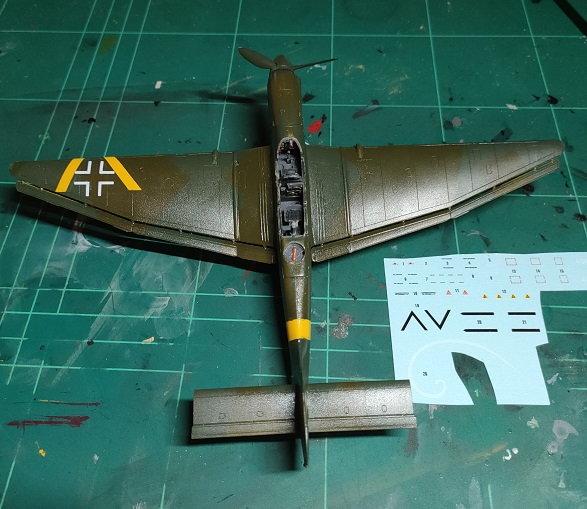 WartsNAllModels's tweet photo. It's D-Day -#decalday, that is - in 30 minutes on https://t.co/FDQNLwz3tQ
(8am Aust CDT, 11.30pm EET, SAST) we're finishing the #wings on the #blackwidow, and #gettingstarted on the #stuka. Come and chat! #scalemodels #ww2 #aircraft #Airfixmodels #Academymodels #art #hobby https://t.co/tFEYckTU9y