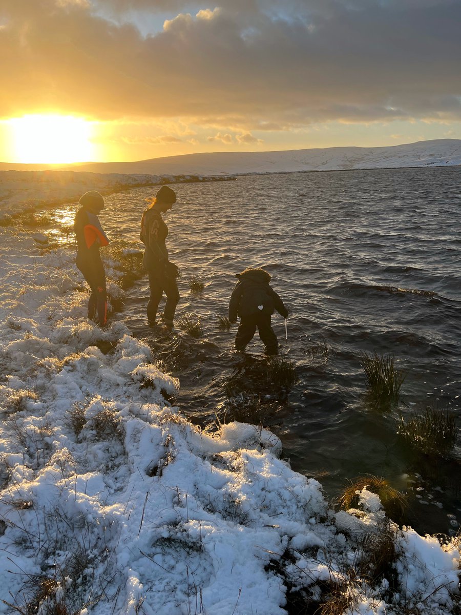 AmandaOwen8's tweet image. Violet is a keen outdoor swimmer &amp;amp; wanted to attempt a real winter swim.🏊‍♀️ ❄️ 
It was too cold.🥶 
🧊🧊🧊🧊🧊🧊🧊🧊🧊🧊🧊🧊
“Success is not final, failure is not fatal ; it’s the courage to continue that counts.” ~Churchill~
#yorkshire #ice #snow #outdoors #swimming