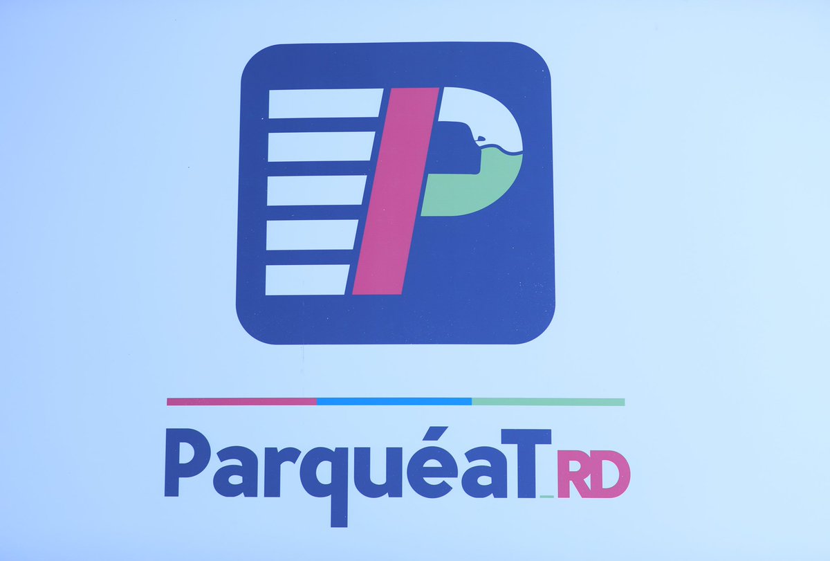 PresidenciaRD's tweet photo. El Presidente @LuisAbinader dio el primer palazo para la construcción del parqueo Centro de los Héroes I, una moderna obra de @Parqueat_RD que contará con más de 520 estacionamientos, creando empleos y ayudando a solucionar el problema del tránsito en el Distrito Nacional. https://t.co/DOW2qo6UXm