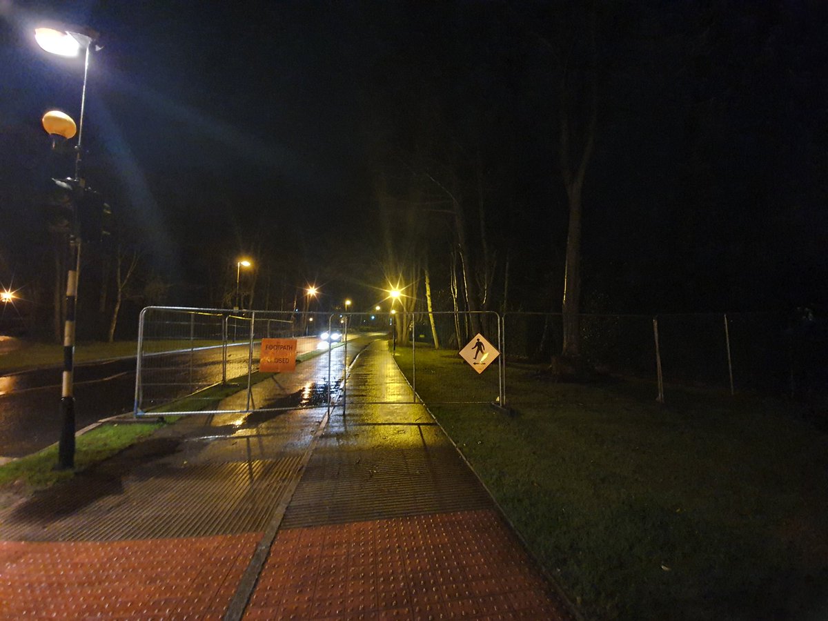 hannah_mos's tweet photo. @UL How are pedestrians able to come from the opposite direction safely? Forced onto the road this evening. Not sure how a wheel chair user or visually impaired person is meant to deal with this. And no work happening on the path. https://t.co/vHehRyJVsK