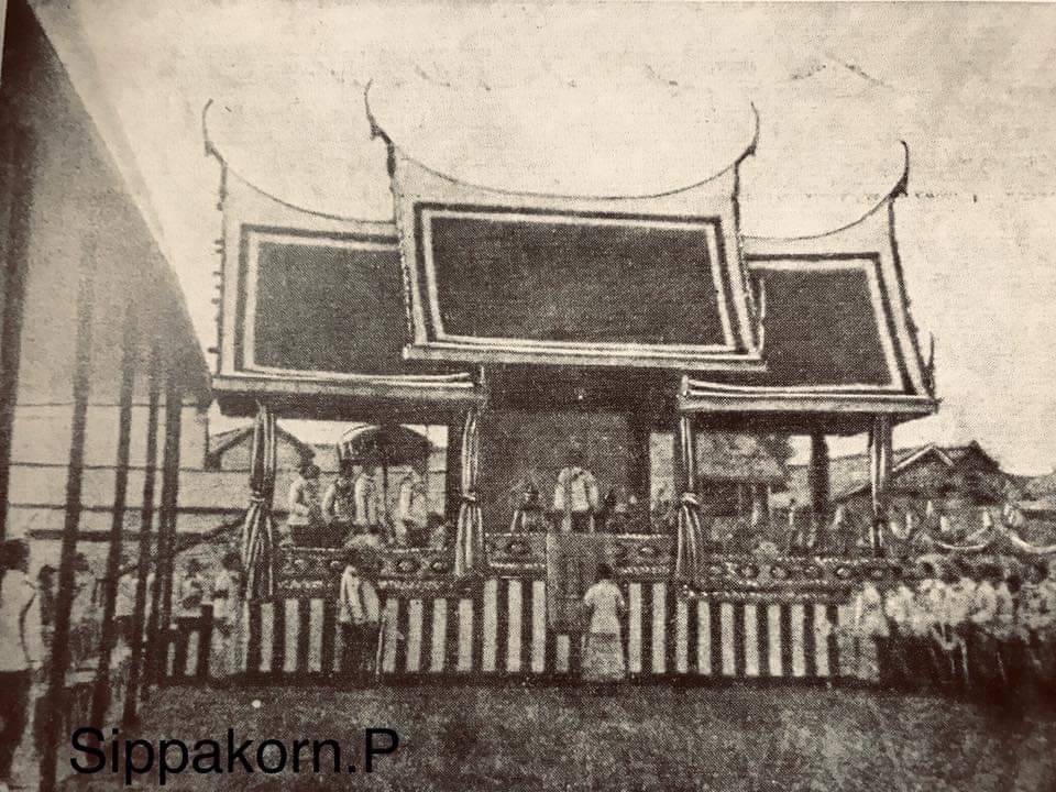 Kitsanahongsuwa's tweet image. #วันนี้ในอดีต
7 มกราคม พ.ศ. 2456
พระบาทสมเด็จพระมงกุฎเกล้าเจ้าอยู่หัวได้เสด็จพระราชดำเนินทรงเปิดโรงเรียนอย่างเป็นทางการ พร้อมพระราชทานนามว่า ‘โรงเรียนเพาะช่าง’