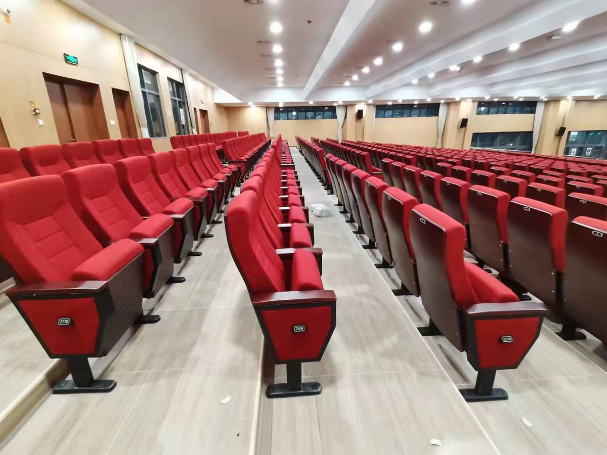 900 seats, stunning!!!
Any idea, please share with us!

#auditorium #auditoriumchair #furniture #architecture #interiorfitout #projectmanager #interiordesigners