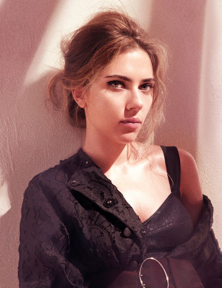 scarsblackwidow's tweet photo. ○ single 
○ taken 
◉ in love with Scarlett Johansson https://t.co/7O8YFphzjv