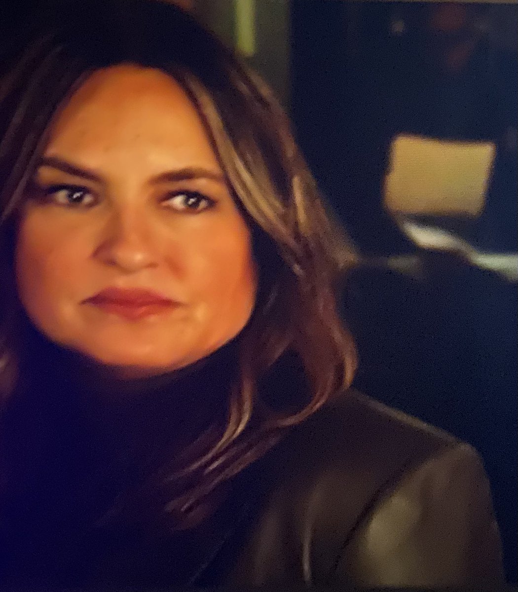 svufanblog4015's tweet photo. Benson in a leather jacket, looking damn good! Here for it!
#SVU
#SVUWinterPremiere
#SVUIsBack https://t.co/bqSTjzMWhp