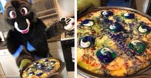 EmeraldBlood11's tweet photo. @Grenagear13 @todopokie I made you pizza, no need to thank me. https://t.co/1ebQtuWQrr