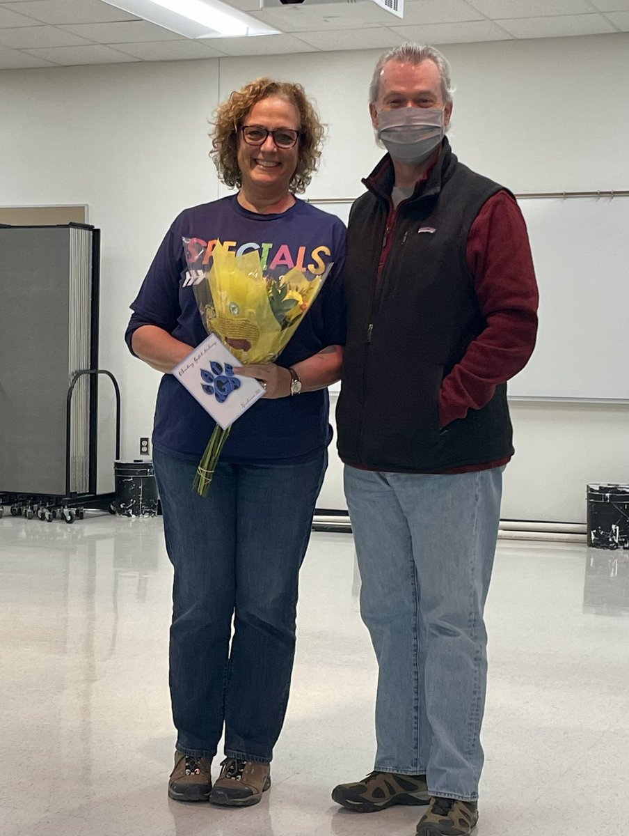 GiftedWeinberg's tweet image. Celebrating ‘21-‘22 AAA Pride award recipients w/their families. We’re grateful for all the ways you support our community! Parent volunteer: Mrs. Wilkins w/1st grade son! Student: Kaitlyn H. w/Mom and Dad! Staff: Dr. Ragatz, w/Mr. Ragatz! @ChandlerUnified 

#growwga #wga2122