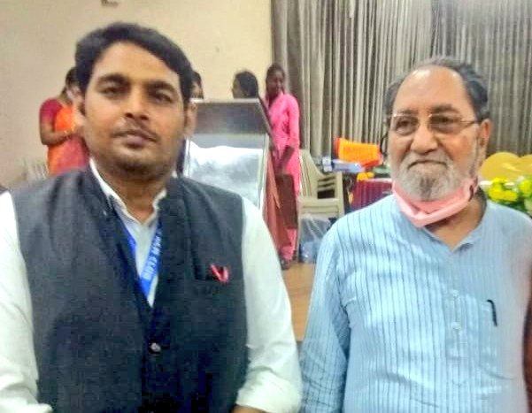 nandanm18's tweet photo. पूर्व केंद्रीय कैबिनेट मंत्री ज़नाब हुसैन दलवई जी के साथ चर्चा कर अतिशय आनन्द हुआ। https://t.co/PkSR2MyaJo