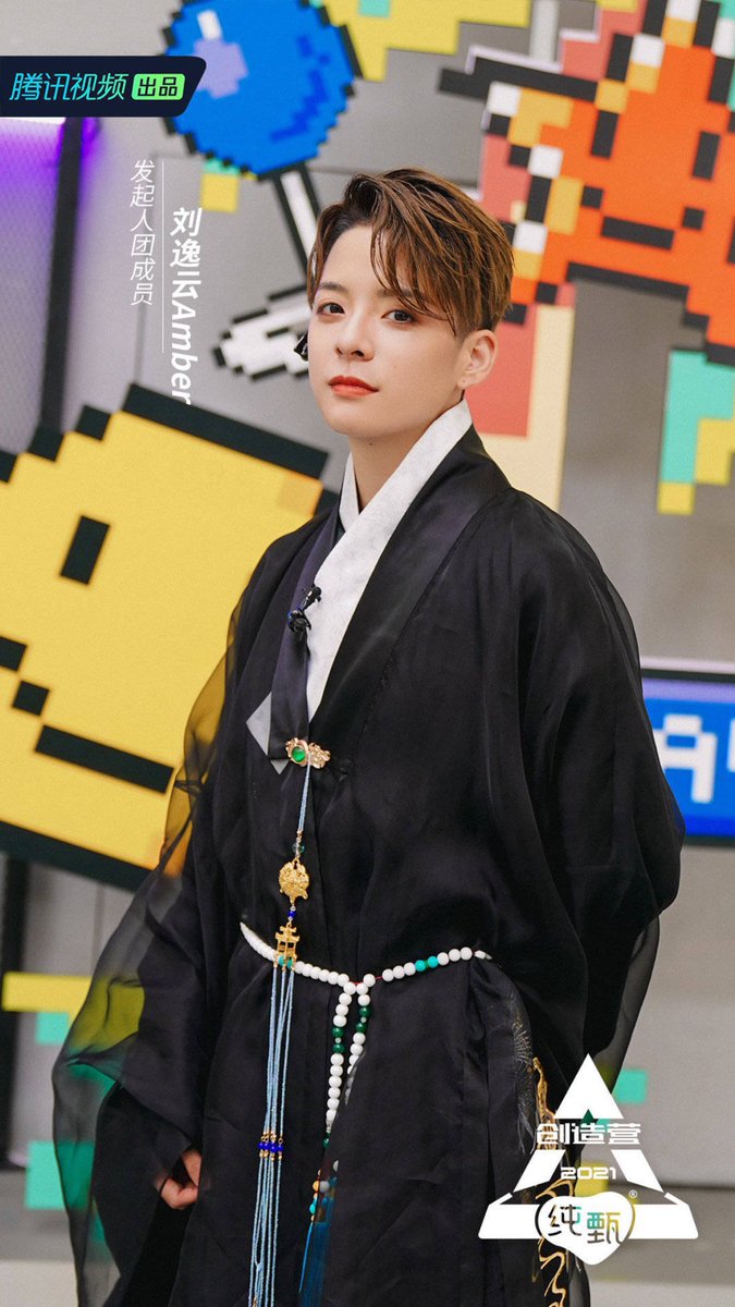 hourlyamber's tweet photo. we’ve come full circle, 刘逸云 

#AMBERLIU #엠버 #刘逸云 https://t.co/EaxsfaTSyZ