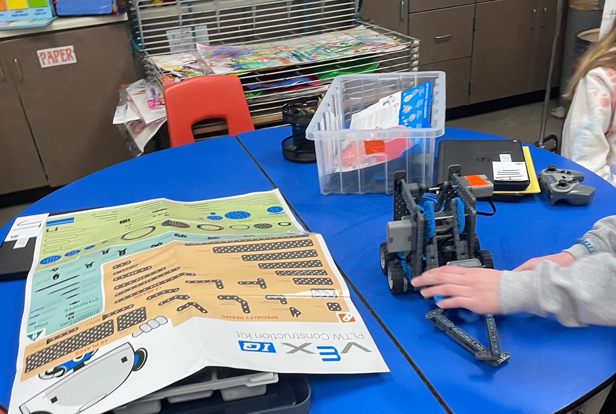 GinaBeckMiller's tweet image. @BelPlaineCSD 6th grade @VEXRobotics #bplftadamakerspace #bpSTEAM @IowaSTEM @IowaCSTA