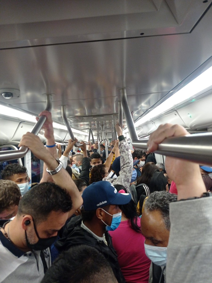 AlejoLeonA's tweet photo. Colocar pico y placa a las motos en una ciudad donde la movilidad y los medios de transporte público no dan abasto, en plena dizque "pandemia" es un insulto y una burla a la ciudadanía. https://t.co/nfzRX1XZE4