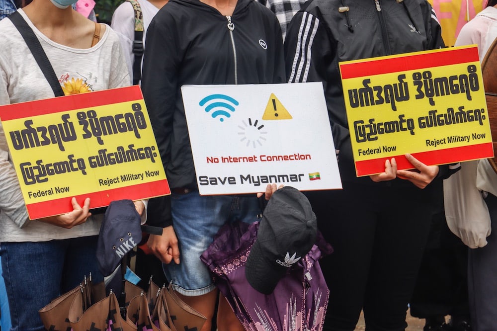 JusticeMyanmar's tweet photo. 🚨Illegitimate #Myanmar junta imposed 20,000MMK levy on SIM sales &amp; 15% tax on internet services in illegal tax grab that opens up new line of attack on #FreedomOfExpression &amp; right to information. Funds will finance junta terror campaign. Telcos: withhold all payments to junta! https://t.co/DO65wHxc07