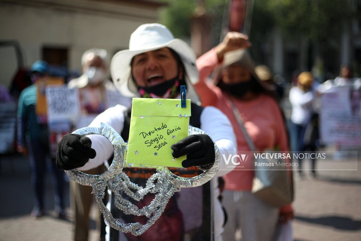 ViceversaNews's tweet photo. Familiares de los injustamente presos en cárceles del #Edoméx escribieron cartas dirigidas a los Reyes Magos en las que narran los casos de sus presos. "Los Reyes Magos de la Libertad" es otra acción del colectivo @Hazvalermilibe1, que piden se les aplique la Ley de Amnistía. https://t.co/nq1ViGlzXD